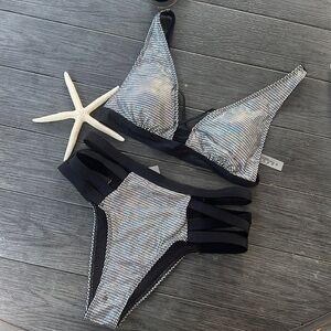 GUC Lightly Padded High Waisted Metallic and Black Bikini Set Sz M